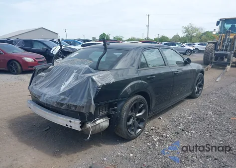 2022 Chrysler 300 S z USA, uszkodzony, nr VIN 2C3CCABT3NH107472